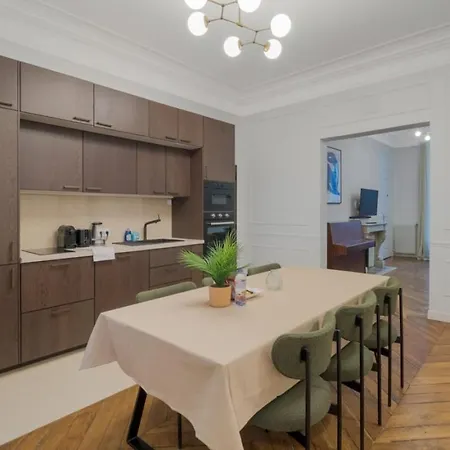 Mobility Lease - La Fayette - 8 People 아파트